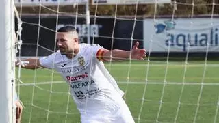Manuel Salinas, jugador de la Peña Deportiva: «Un ascenso con la Peña sería especial porque es el equipo de mi corazón»