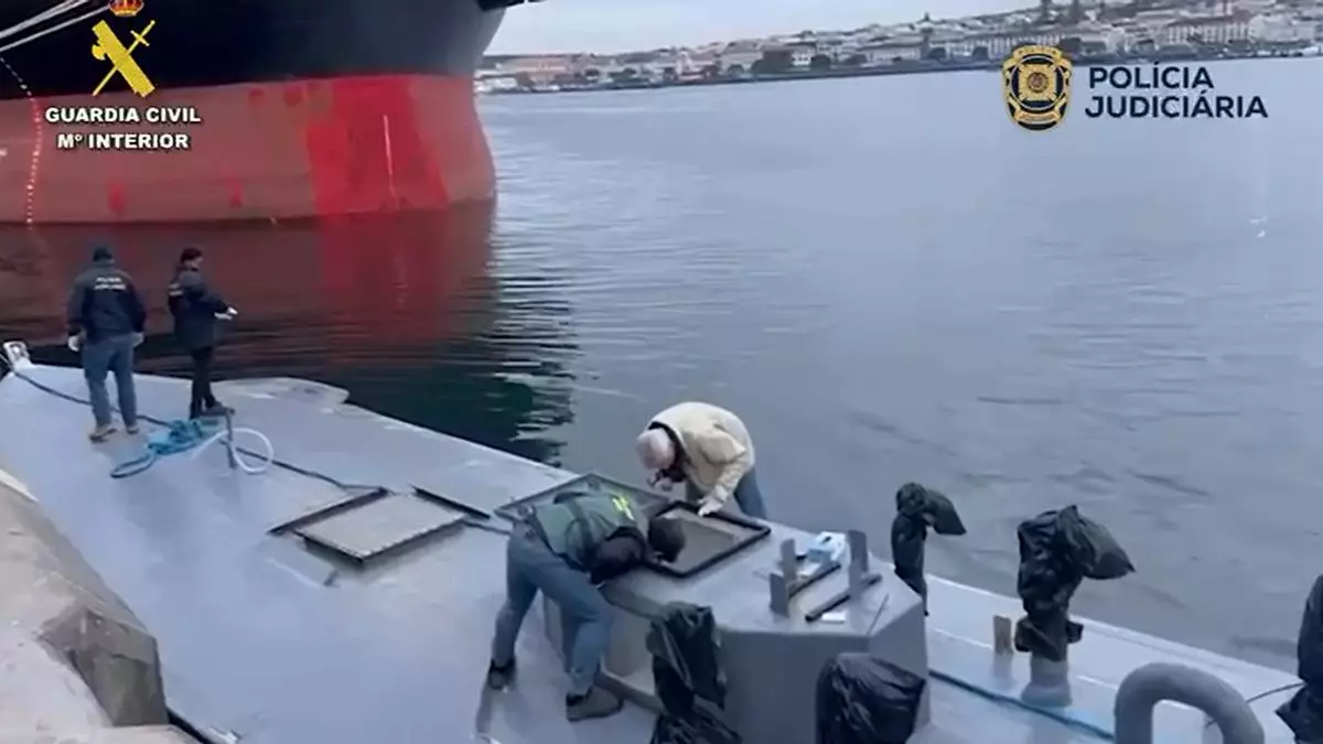 El mayor narcosubmarino incautado hasta la fecha: de 16 metros, valorado en medio millón de euros y con cocaína para el Guadalquivir
