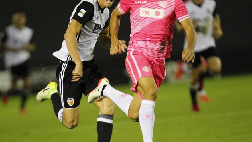 Samuel, ante el valencianista Jordi Sánchez, en la visita al Mestalla del pasado curso.