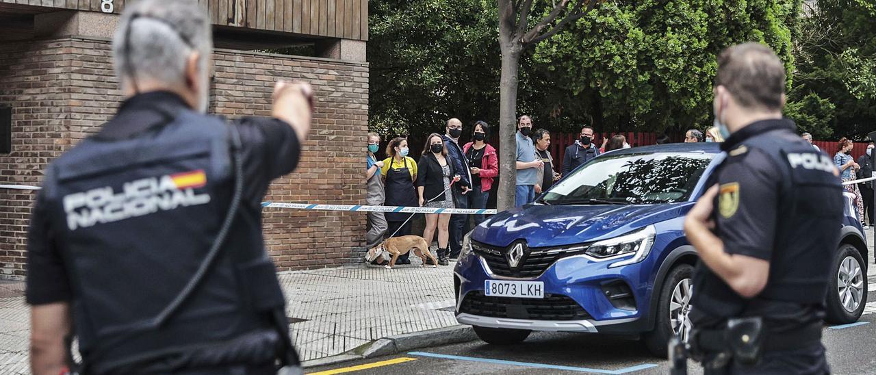 Una falsa amenaza de bomba en Oviedo obliga a desalojar el Centro Cívico y a acordonar las calles aledañas