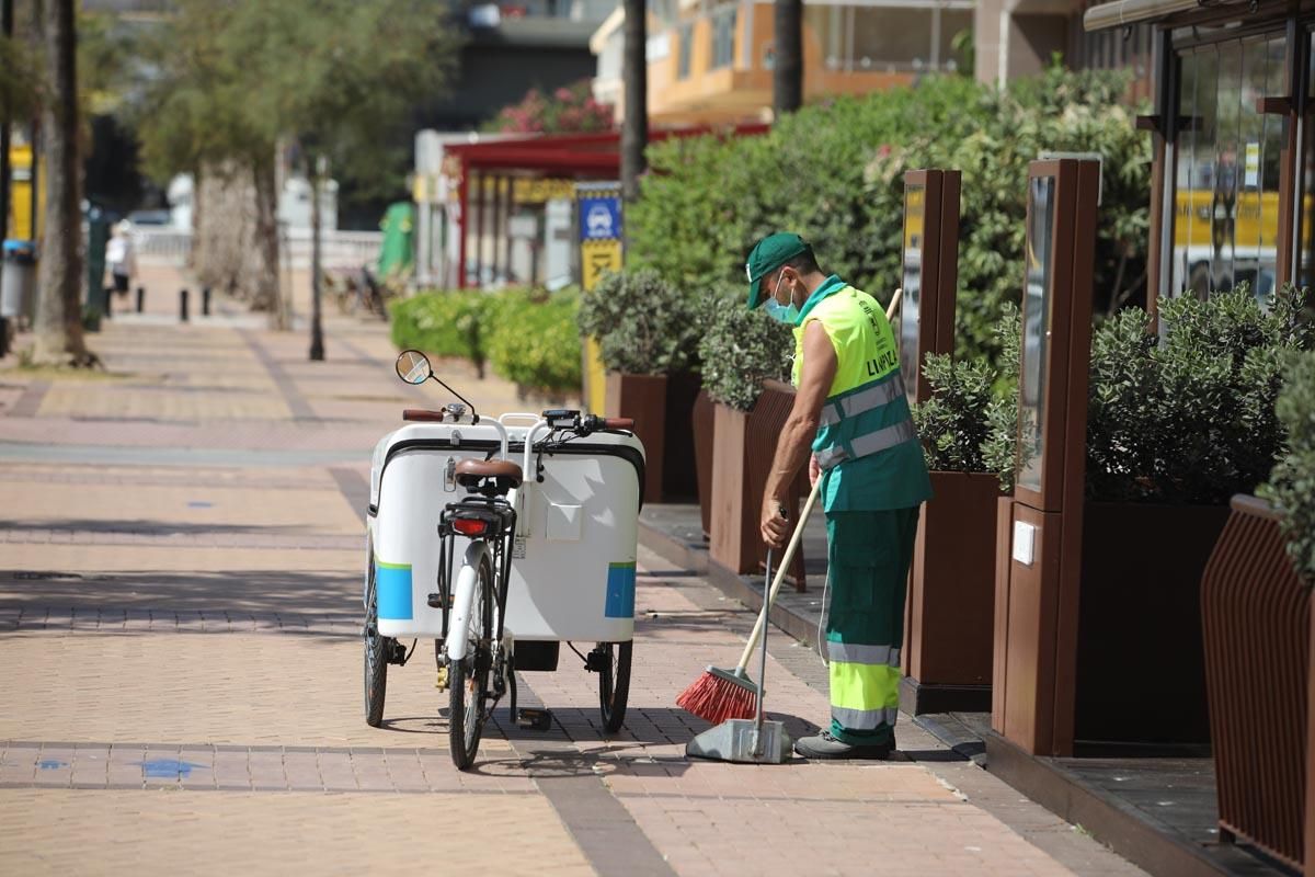 Los cordobeses regresan a las playas de Fuengirola ante la nueva normalidad