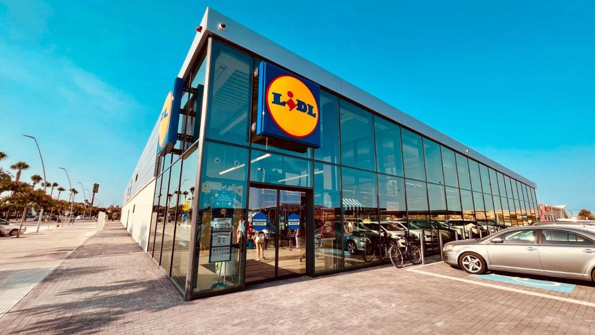 Lidl arrasa con este increíble producto con un descuento de casi la mitad de su precio: "No sabía que también vendían muebles"