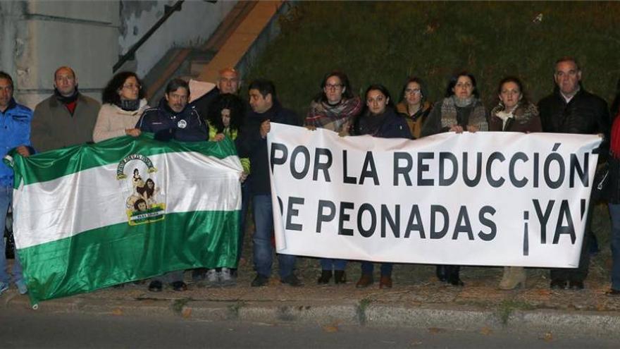 El Gobierno decide rebajar de 35 a 20 las peonadas para el subsidio agrario