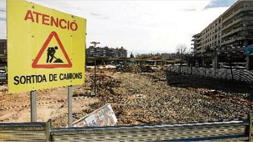 La zona d&#039;obres al parc Central, amb poca activitat dels operaris.