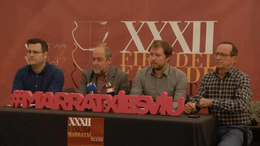 El alcalde, Joan Francesc Canyelles, con otras autoridades en la presentación de la feria.