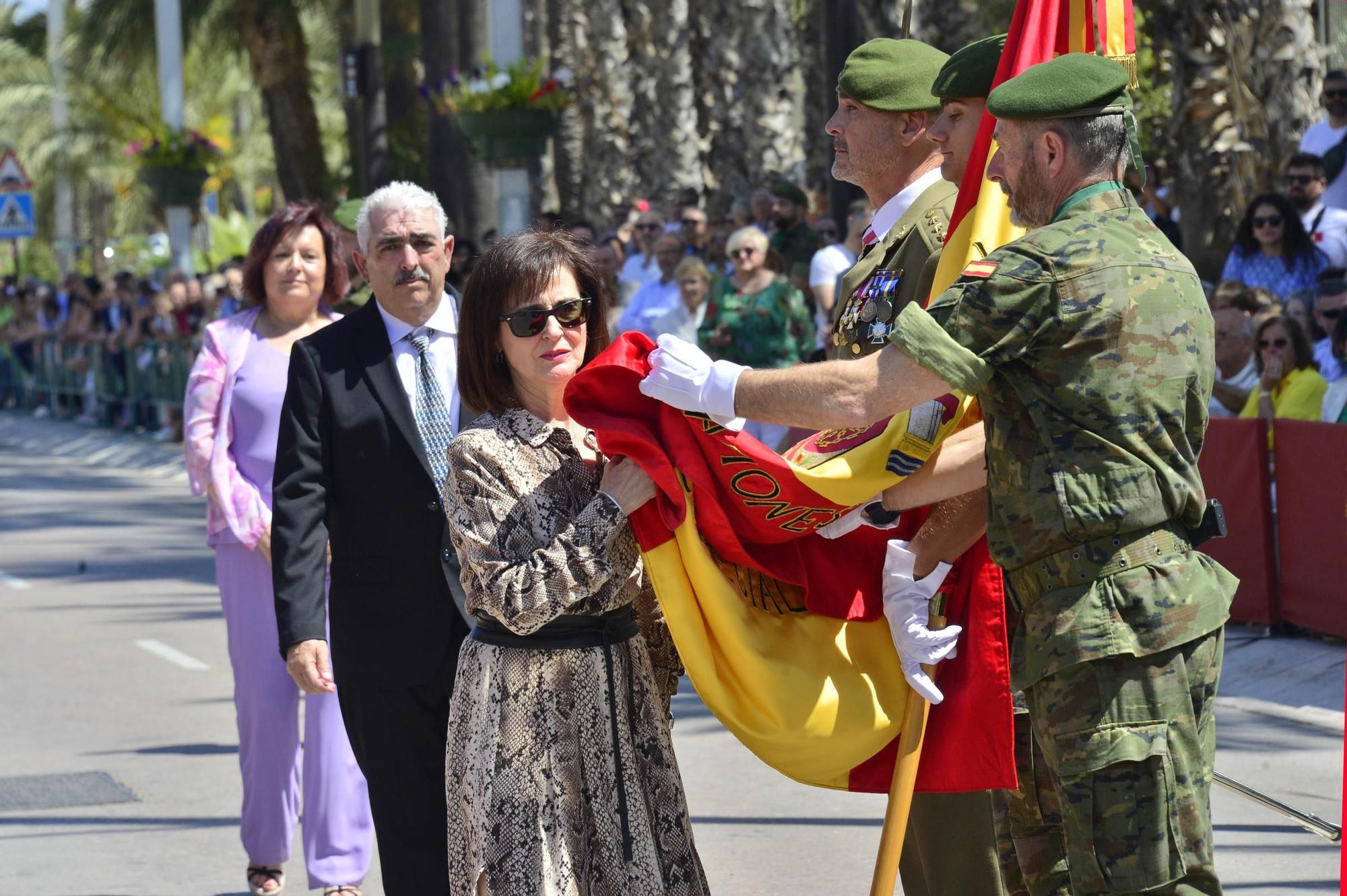 Más de 430 civiles juran la bandera en Elche