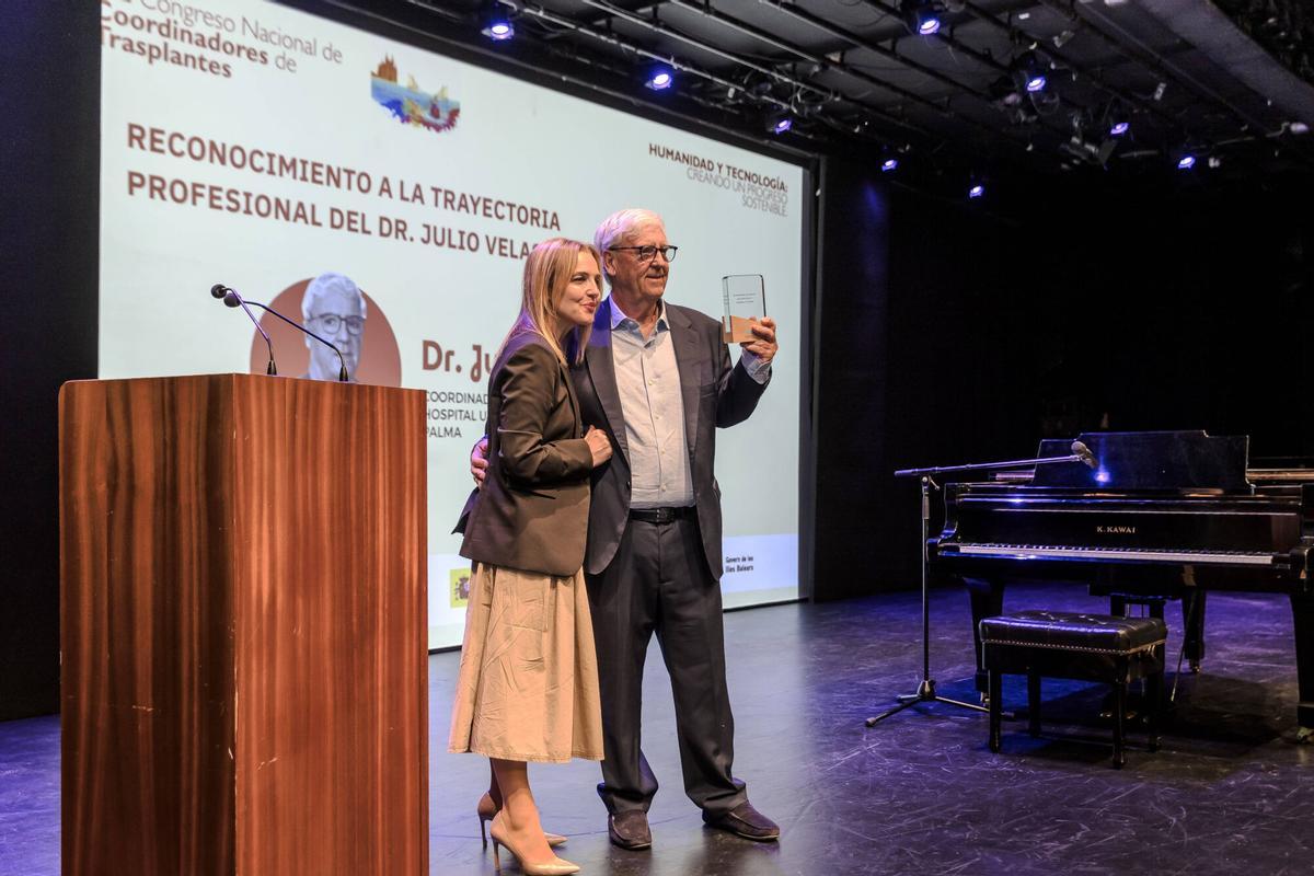 PALMA, HOMENAJE DEL ONT AL DR. JULIO VELASCO LA CONSELLERA DE SALUD, MANUELA GARCÍA, INAUGURA EL XL CONGRESO NACIONAL DE COORDINADORES DE TRASPLANTES, UN ACTO EN QUE TAMBIÉN PARTICIPARÁN EL ALCALDE DE PALMA, JAIME MARTÍNEZ, Y LA DIRECTORA DE LA ORGANIZACIÓN NACIONAL DE TRASPLANTES (ONT), BEATRIZ DOMÍNGUEZ-GIL, ENTRE OTRAS AUTORIDADES