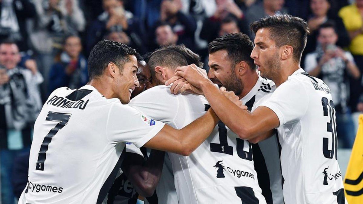 Cristiano celebrando con sus compañeros tras el gol de Matuidi