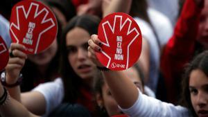 Mujeres protestan contra el machismo y la violencia sexual.