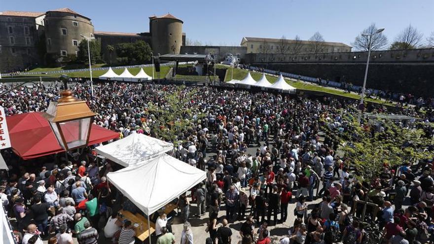 El manifiesto de Bayona celebra el desarme y pide acercar a los presos de ETA