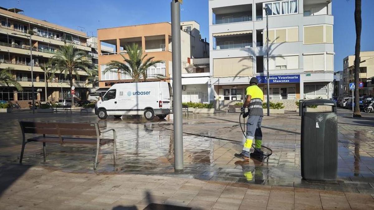 FOTOS | S'Arenal estrena servicio de limpieza viaria