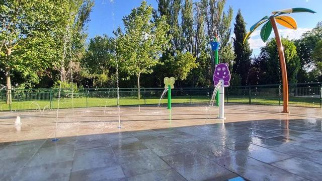 Se ha habilitado un parque acuático para el disfrute de los niños. |