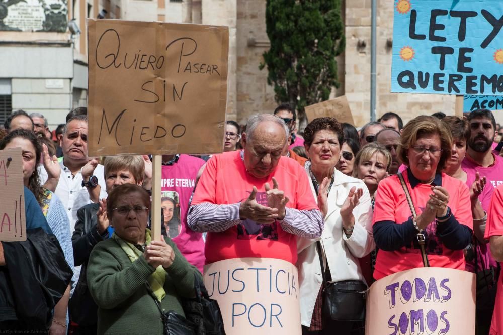 Concentración en recuerdo de Leticia Rosino