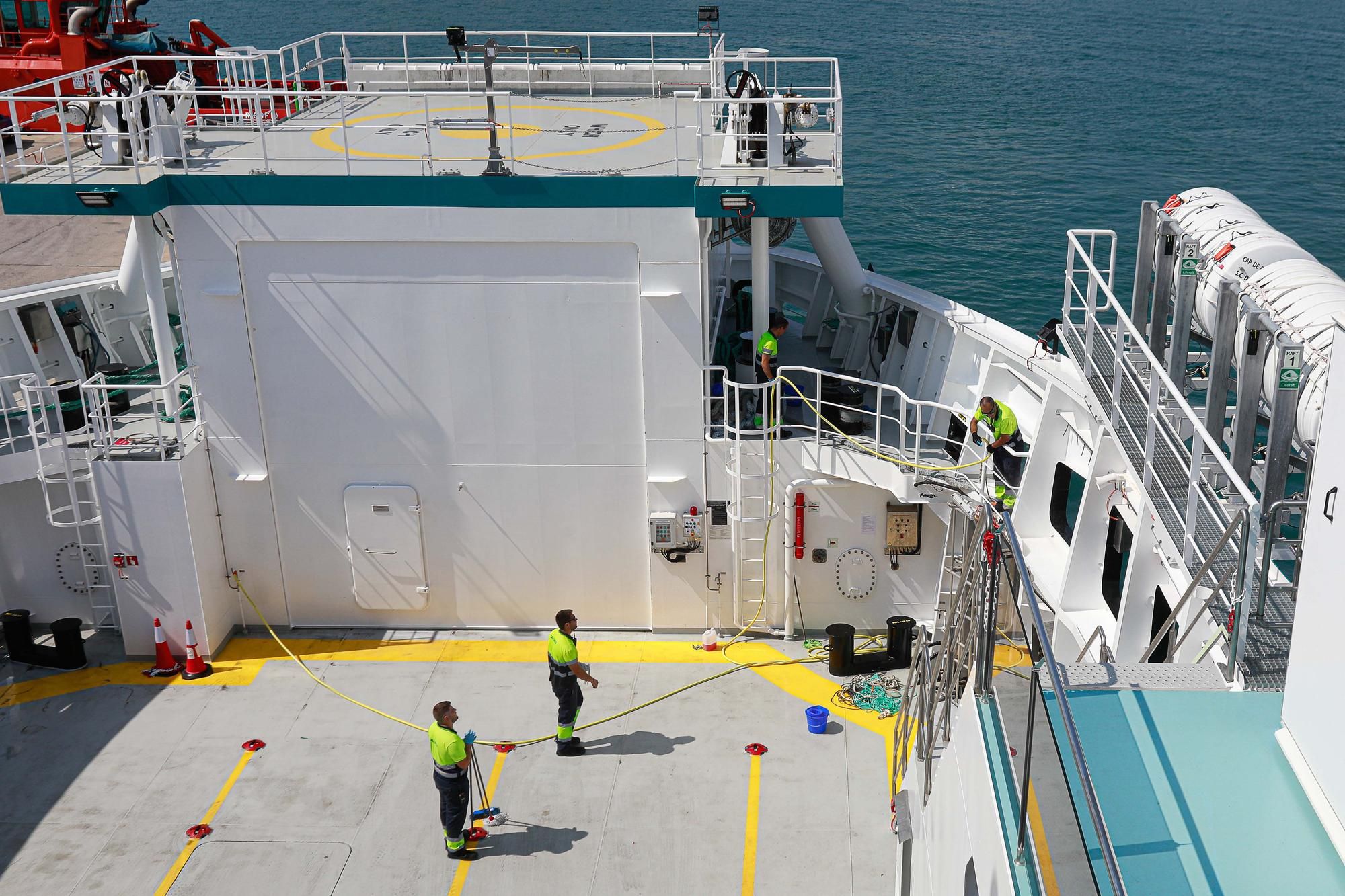 Así es el primer ferry eléctrico de España: el Cap de Barbaria de Baleària