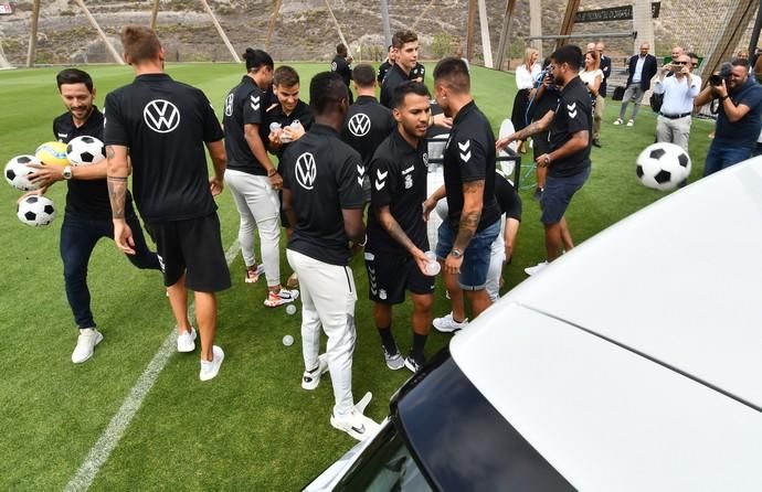 17/09/2019 LAS PALMAS DE GRAN CANARIA.  Entrega de coches Volkswagen a los jugadores de la UD Las Palmas.  Fotógrafa: YAIZA SOCORRO.  | 17/09/2019 | Fotógrafo: Yaiza Socorro