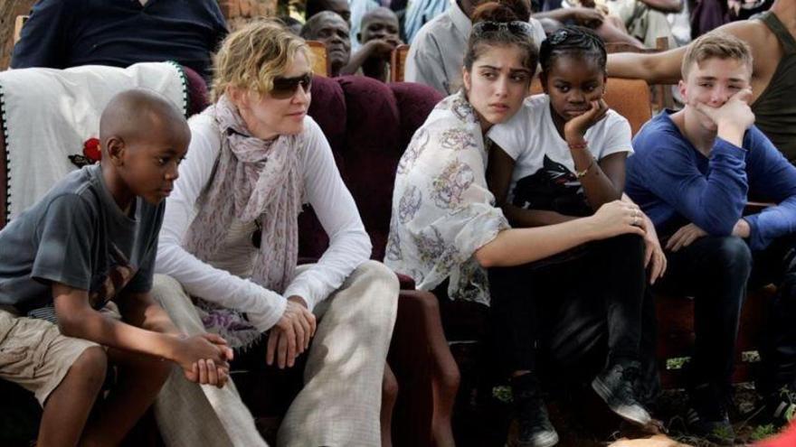 Madonna quiere adoptar dos niños más de Malawi