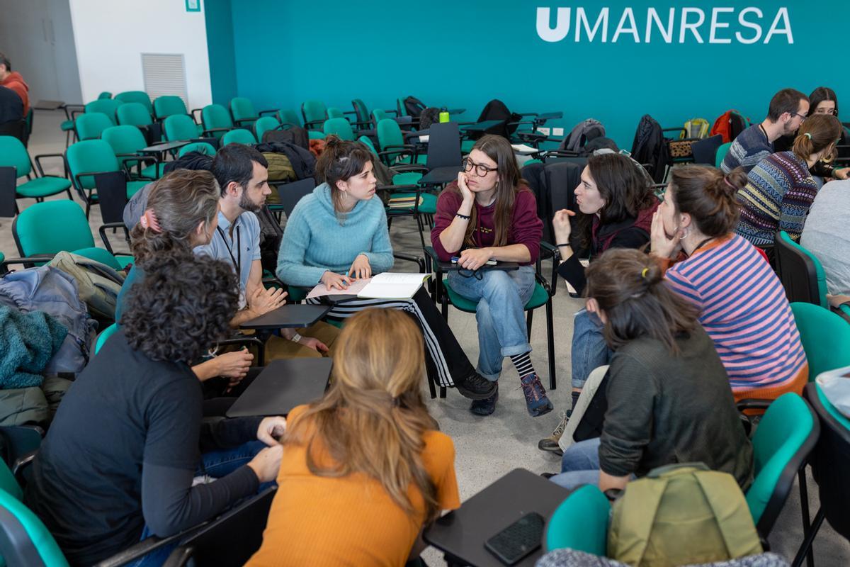 Una de les reunions en el marc de l’Escola d’Hivern de la XAC, a la Universitat de Manresa