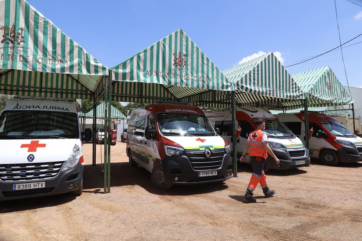 Ambulancias en la caseta de Cruz Roja, en la Feria Nuestra Señora de la Salud