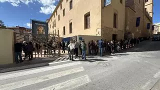 Largas colas para comprar las entradas de Viernes de Dolores y Domingo de Ramos en Lorca