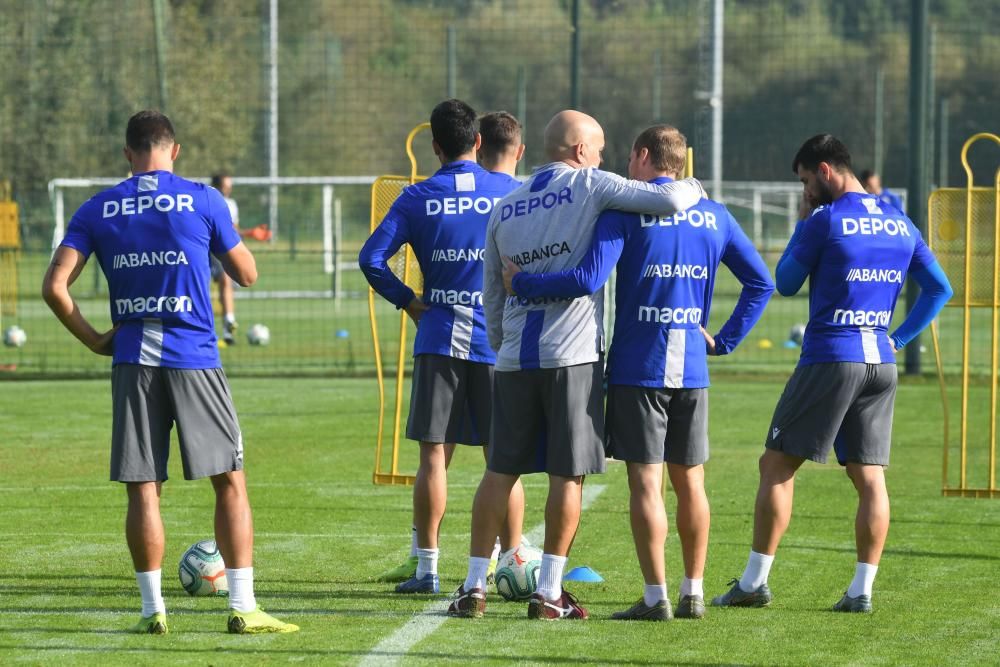 El nuevo técnico blanquiazul llega a A Coruña decidido a sacar al equipo coruñés de donde está -antepenúltimo en su categoría- y lograr el objetivo de estar entre los seis primeros clasificados.