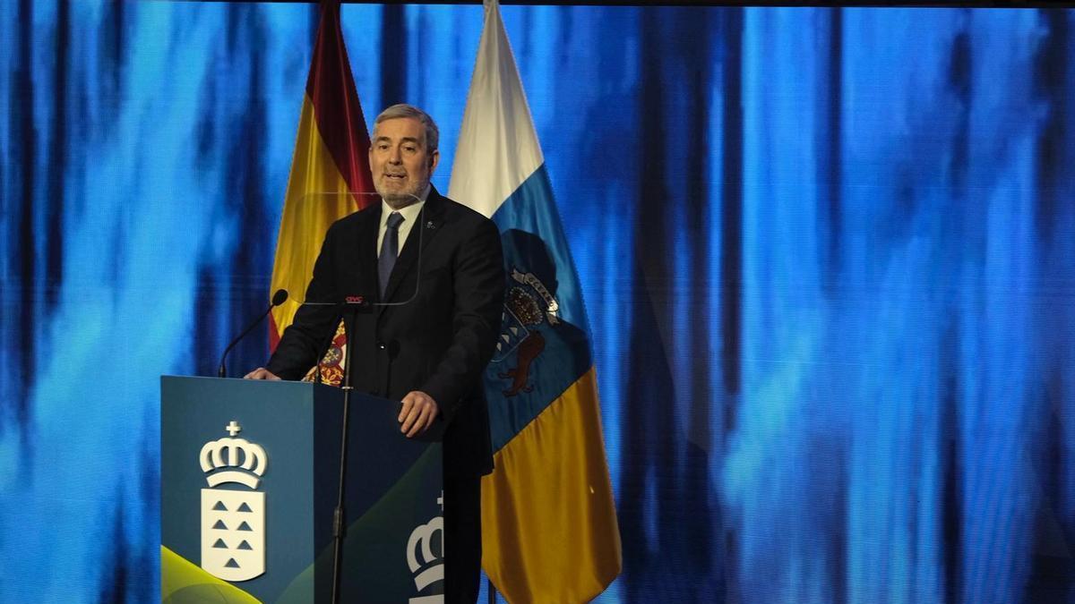 El presidente Fernando Clavijo durante su discurso en el acto institucional del Día de Canarias.