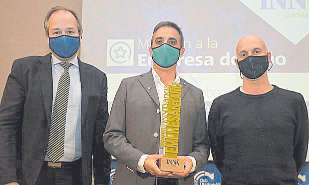 Antoni Serra, director territorial de Bankia en Balears, junto a Toni y Sebastià Vadell.