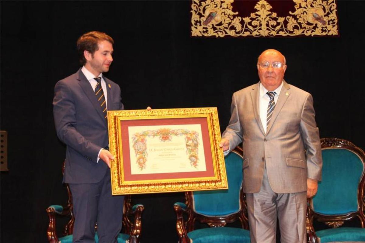 Julián García recibe el título de Hijo Adoptivo