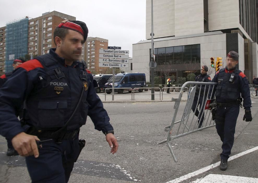 Dispositiu policial als voltants del Camp Nou