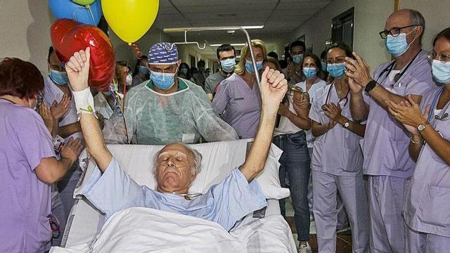 Un despertar «difícil» tras 101 días ingresado en la UCI por el coronavirus