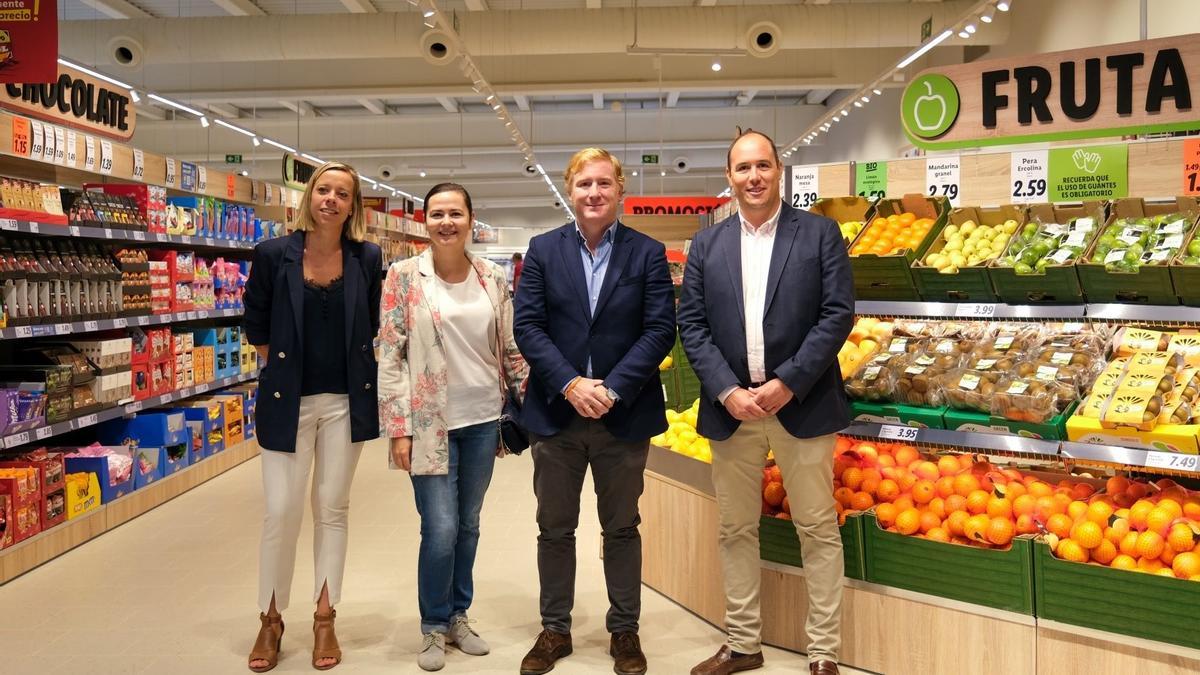 Visita del alcalde de Badajoz, Ignacio Gragera, en su visita institucional a una nueva tienda de Lidl