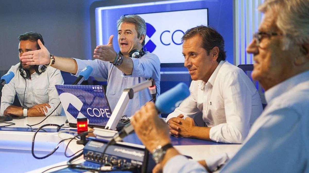 Manolo Lama y Paco González durante el programa de radio ’Tiempo de Juego’.