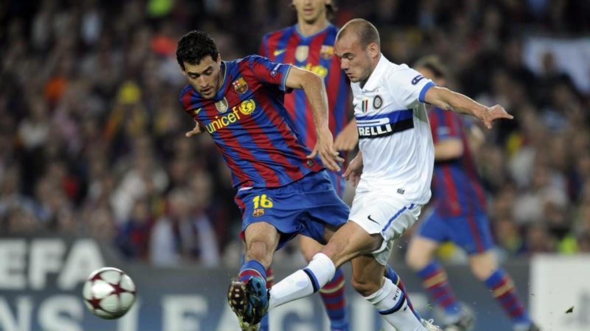 Sergio Busquets y Sneijder en las semifinales de la Champions League 2010