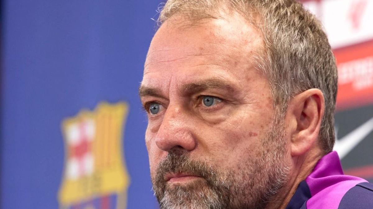 Hansi Flick se mostró conciso en la rueda de prensa