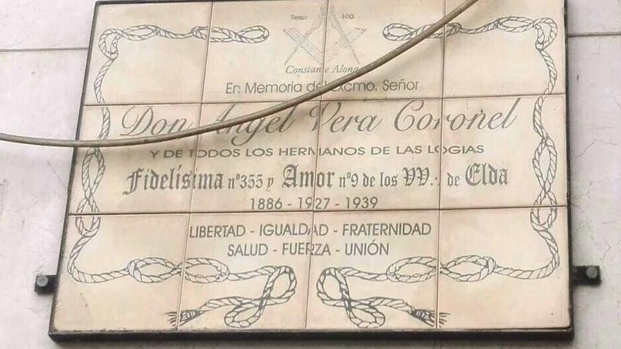 En memoria a Ángel Vera Coronel y de todos los hermanos de las logias Fidelísima y Amor de Elda.