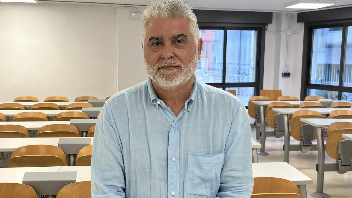 El director de la escuela, Manuel Torres.