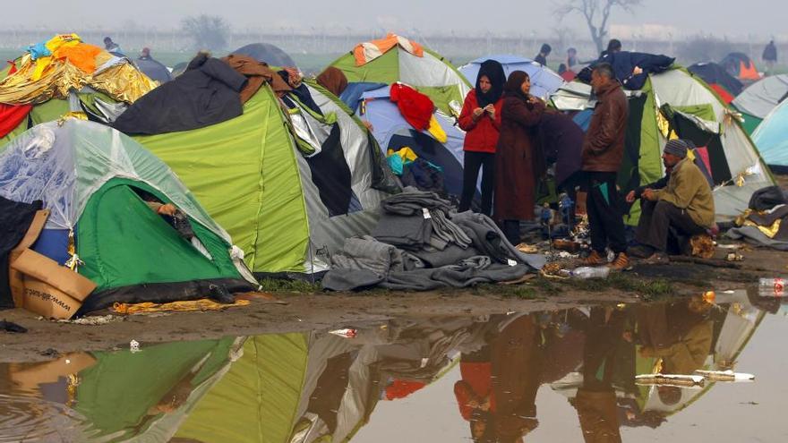 Los refugiados se agolpan en Idomeni