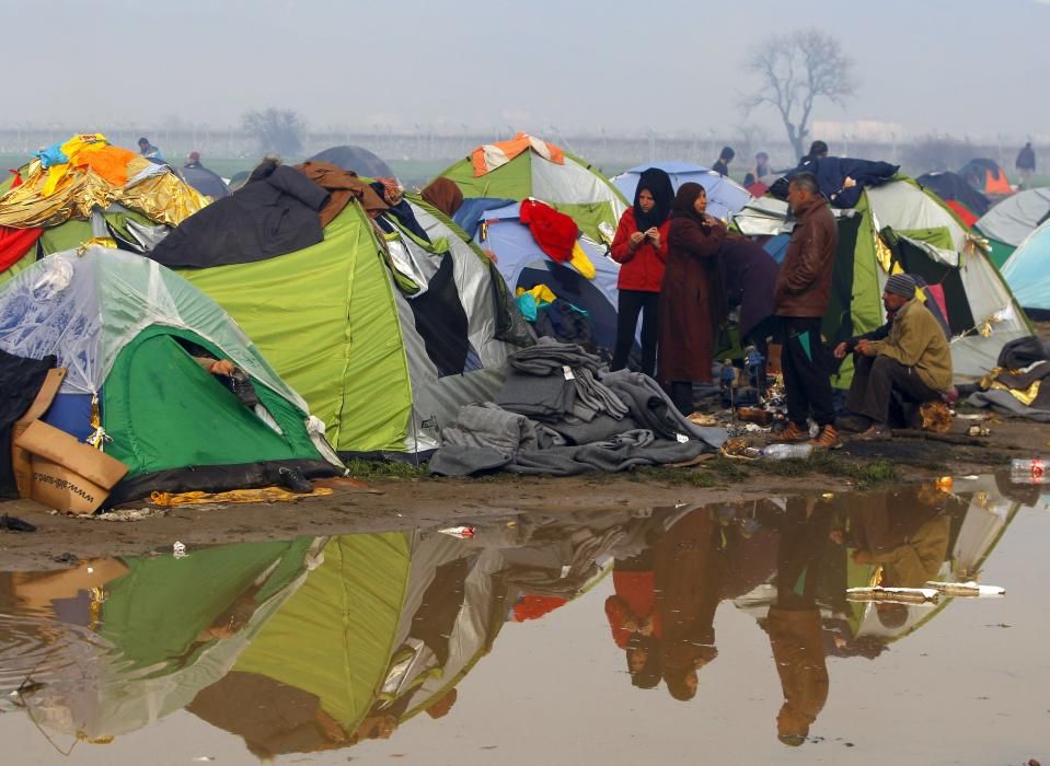 Los refugiados se agolpan en Idomeni