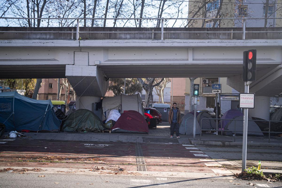 D’un assentament enquistat al malestar dels veïns: les 5 incògnites del desallotjament del B9 de Badalona un mes després