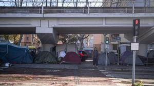 D’un assentament enquistat al malestar dels veïns: les 5 incògnites del desallotjament del B9 de Badalona un mes després