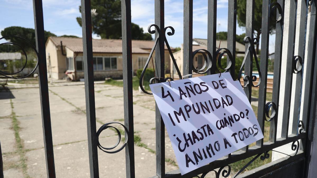 Acaba el registro en el chalé de la familia del único investigado en el caso Esther López