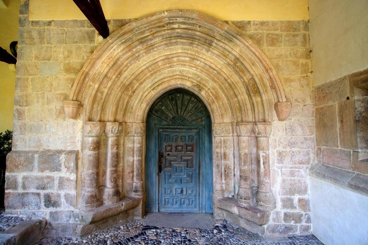 Iglesia de Santa María de Llas, Las Arenas de Cabrales