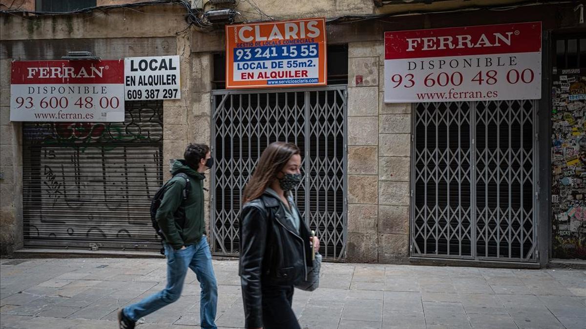 Comercios cerrados en el distrito de Ciutat Vella.