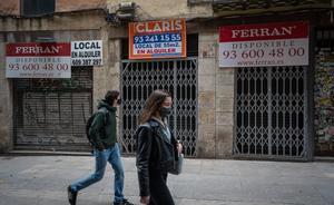 Tiendas cerradas en la calle de Duran i Bas, en Ciutat Vella.