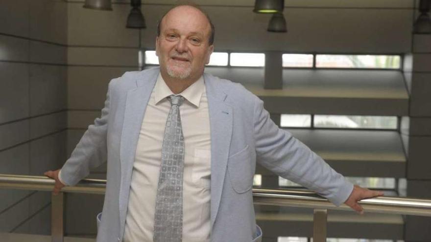 Mario Weitz posa antes de impartir la conferencia en el centro de la ronda de Nelle.