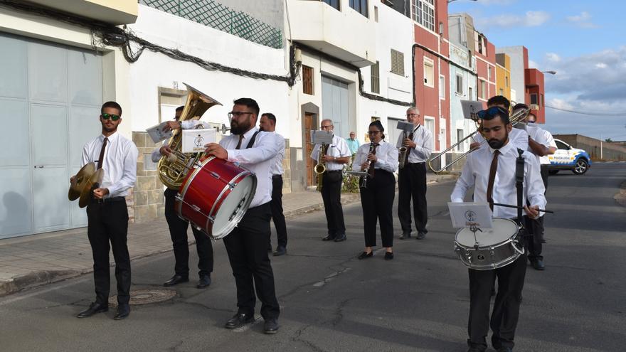 La procesión religiosa cierra las fiestas de El Caracol