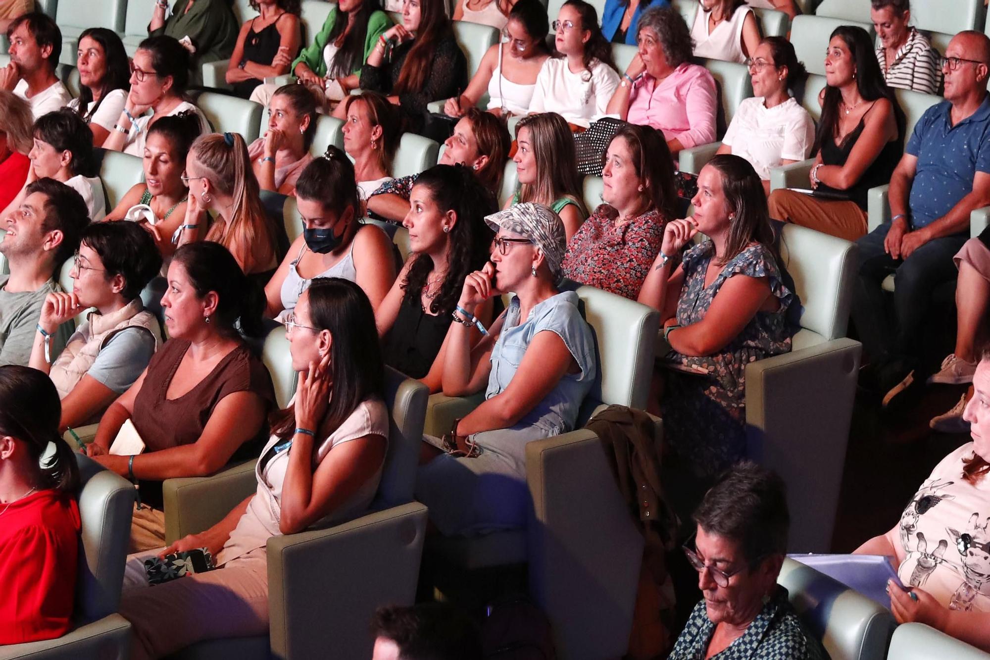 Público asistente a la primera ponencia