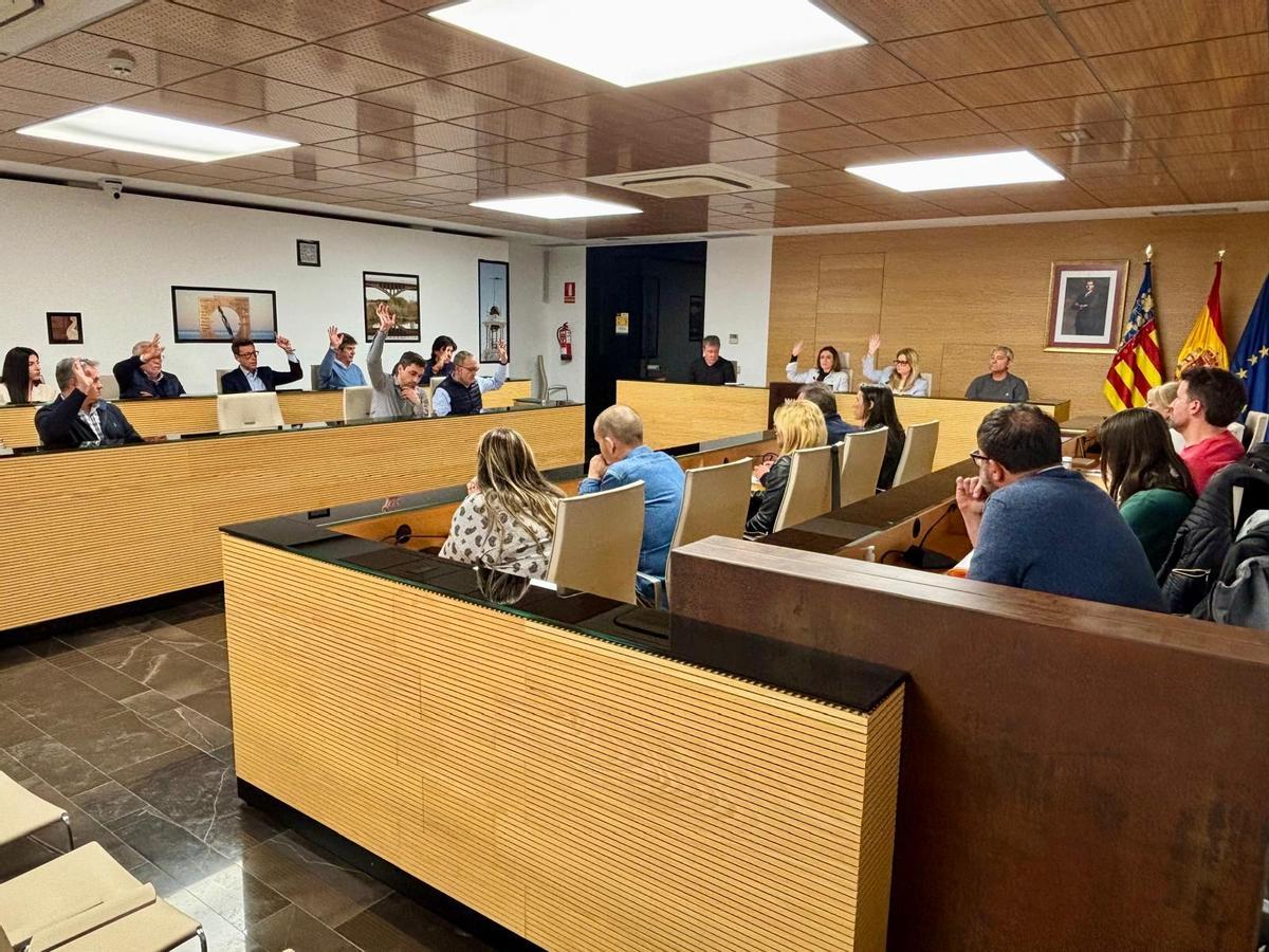 Foto del pleno extraordinario celebrado este lunes en Almassora.