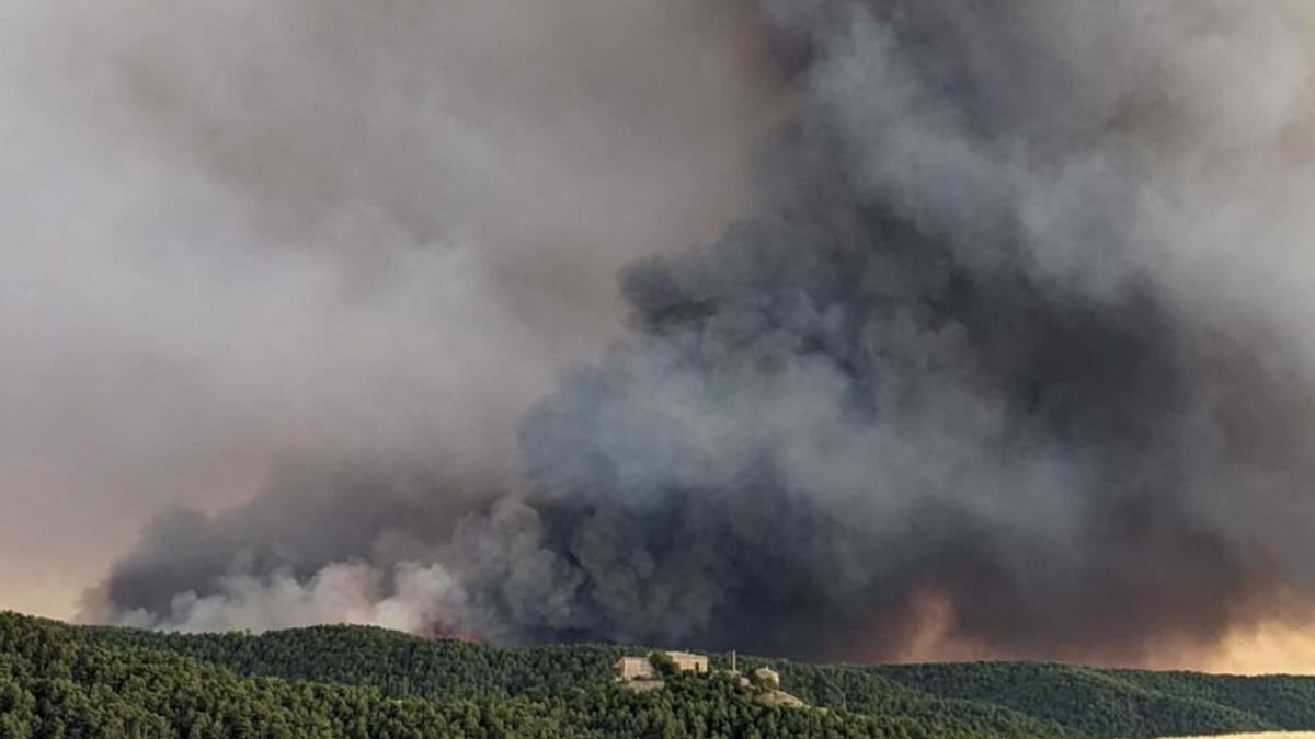 Fum d’un dels incendis de Castellar de la Ribera