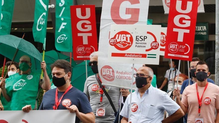 CSIF, ANPE y UGT exigen la contratación de más docentes para garantizar la distancia de seguridad