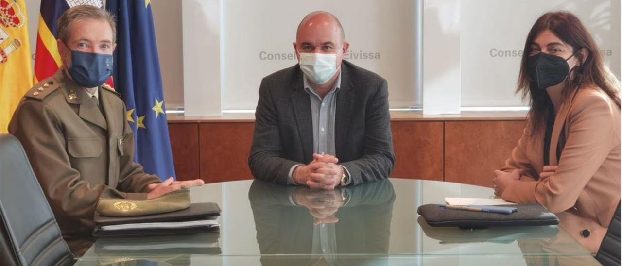 El delegado de Defensa en Balears visita el Consell | CIE